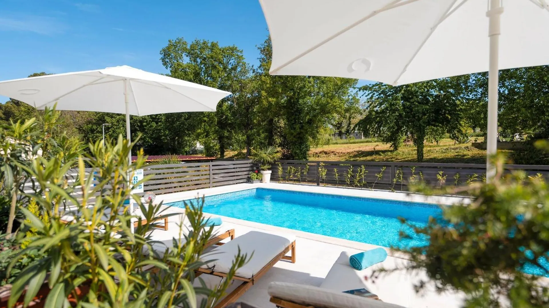 Apartment Ferienwohnung Residence Mala 1 Mit Pool Funtana Croatia