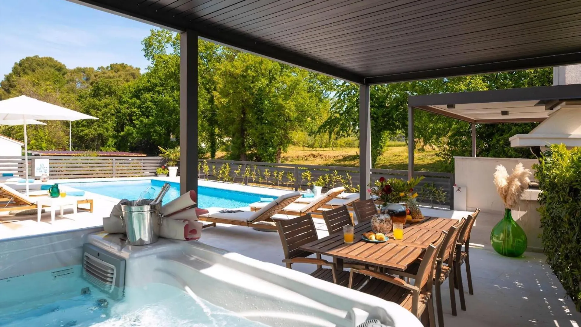 Ferienwohnung Residence Mala 1 Mit Pool Funtana Apartment